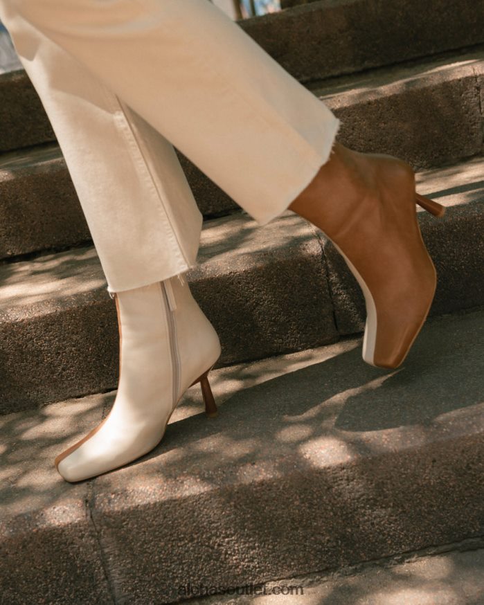 mulheres frappã© - botas de couro marrom e branco Alohas 4P88ZX572 creme de camelo